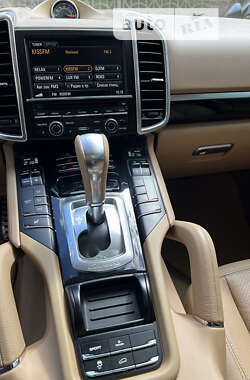 Внедорожник / Кроссовер Porsche Cayenne 2012 в 