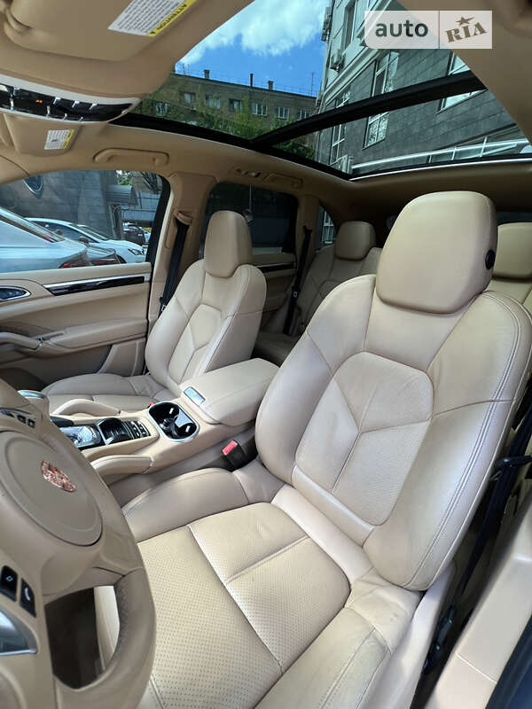 Позашляховик / Кросовер Porsche Cayenne 2012 в Києві