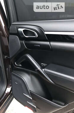 Внедорожник / Кроссовер Porsche Cayenne 2017 в 