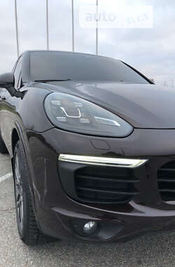 Внедорожник / Кроссовер Porsche Cayenne 2017 в 