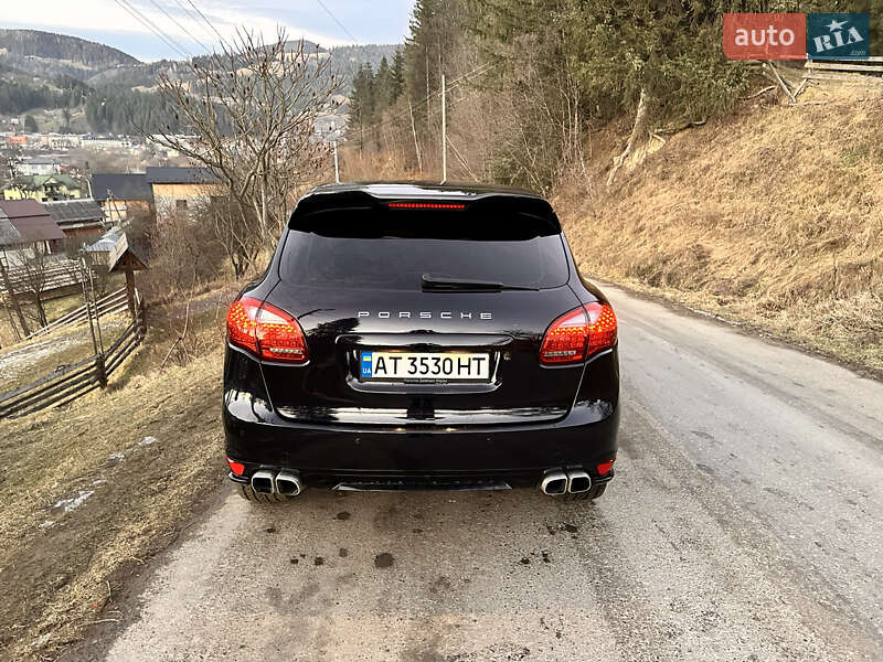 Внедорожник / Кроссовер Porsche Cayenne 2012 в Верховине