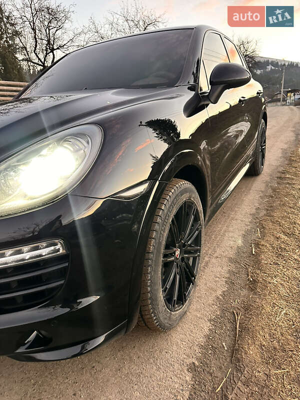 Внедорожник / Кроссовер Porsche Cayenne 2012 в Верховине