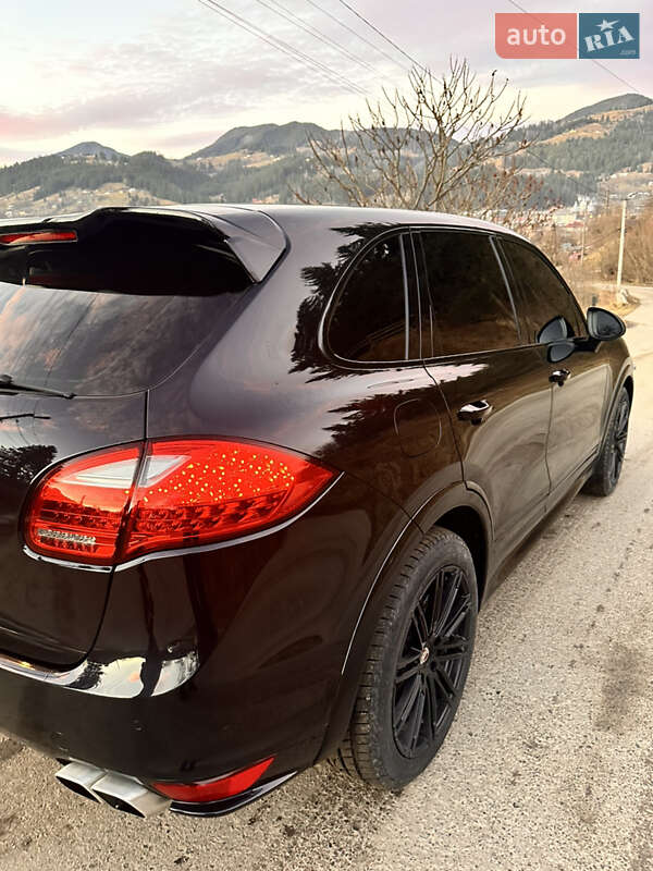 Внедорожник / Кроссовер Porsche Cayenne 2012 в Верховине