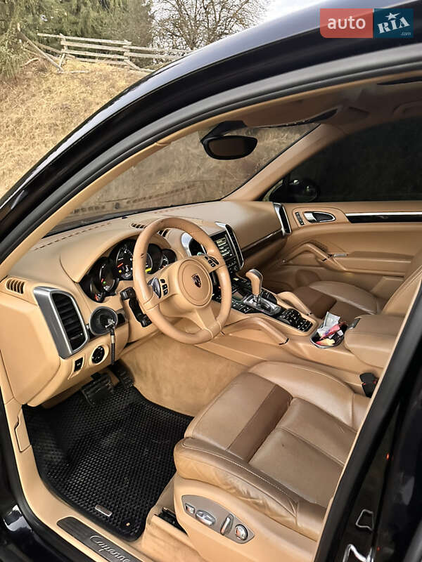 Внедорожник / Кроссовер Porsche Cayenne 2012 в Верховине