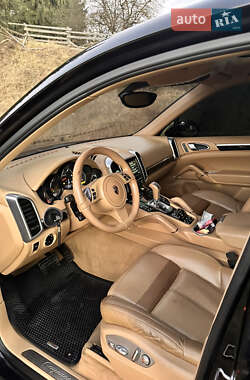 Внедорожник / Кроссовер Porsche Cayenne 2012 в 