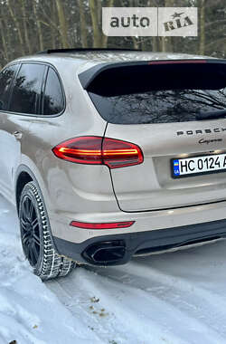 Внедорожник / Кроссовер Porsche Cayenne 2015 в Львове