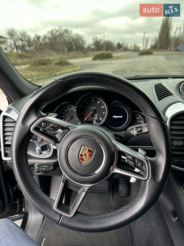 Позашляховик / Кросовер Porsche Cayenne 2016 в Дніпрі