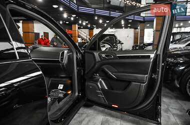 Внедорожник / Кроссовер Porsche Cayenne 2013 в 