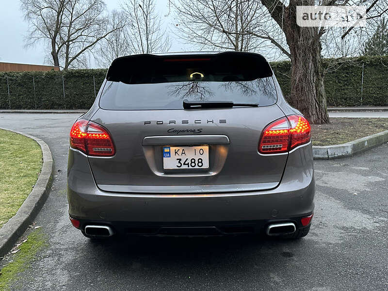 Внедорожник / Кроссовер Porsche Cayenne 2010 в Киеве