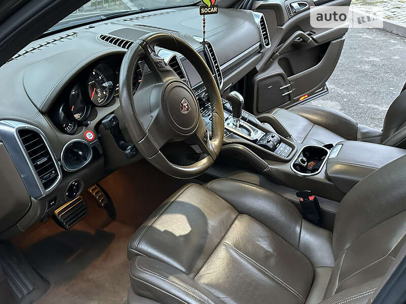 Внедорожник / Кроссовер Porsche Cayenne 2010 в Киеве