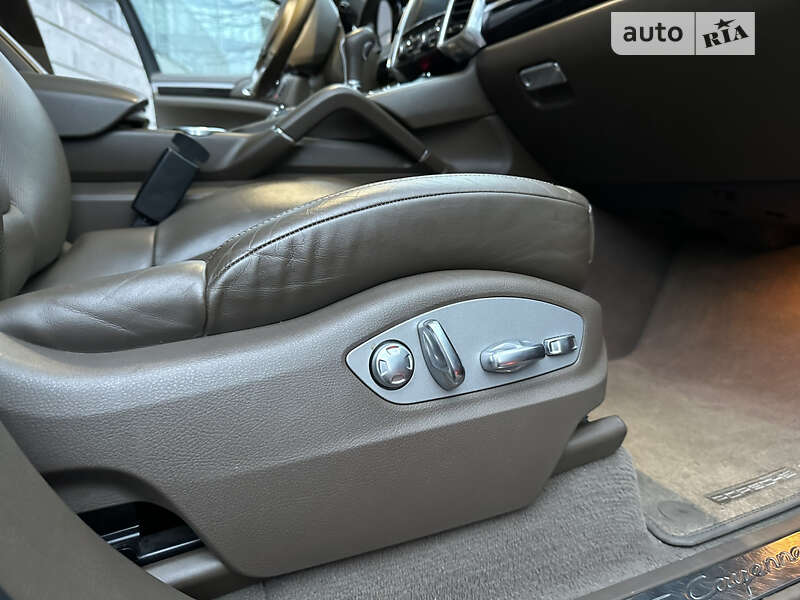 Внедорожник / Кроссовер Porsche Cayenne 2010 в Киеве