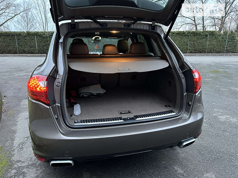 Внедорожник / Кроссовер Porsche Cayenne 2010 в Киеве