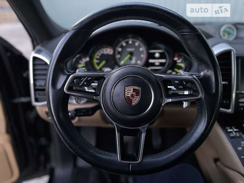 Позашляховик / Кросовер Porsche Cayenne 2015 в Стрию
