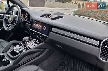 Внедорожник / Кроссовер Porsche Cayenne 2022 в 