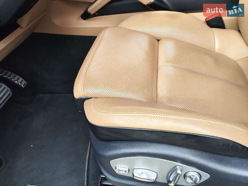 Внедорожник / Кроссовер Porsche Cayenne 2016 в Киеве