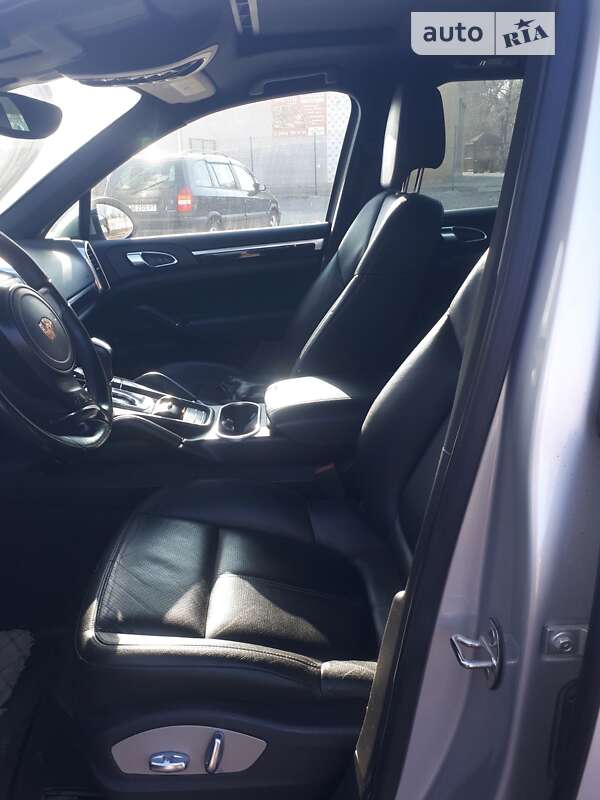 Позашляховик / Кросовер Porsche Cayenne 2012 в Кам'янському