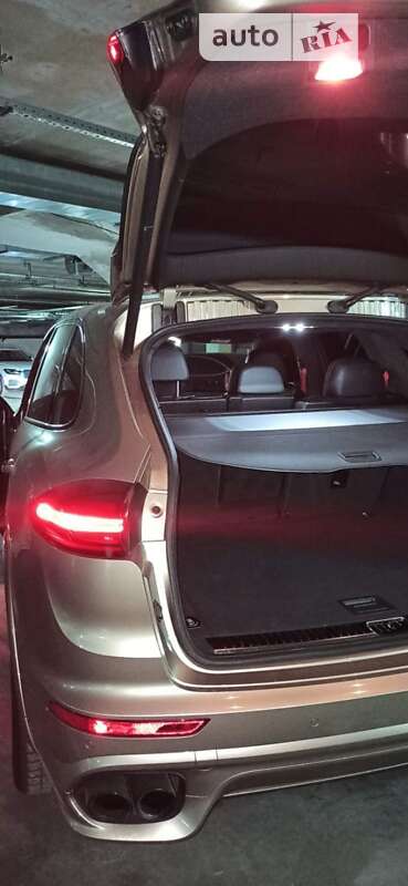 Позашляховик / Кросовер Porsche Cayenne 2016 в Києві