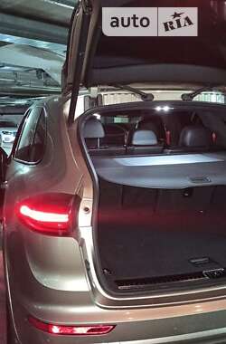 Внедорожник / Кроссовер Porsche Cayenne 2016 в 