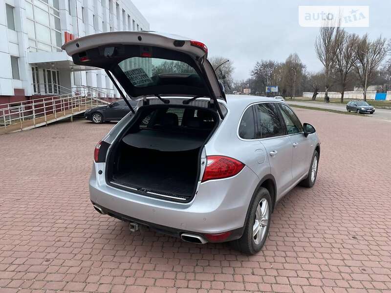 Позашляховик / Кросовер Porsche Cayenne 2012 в Кам'янському