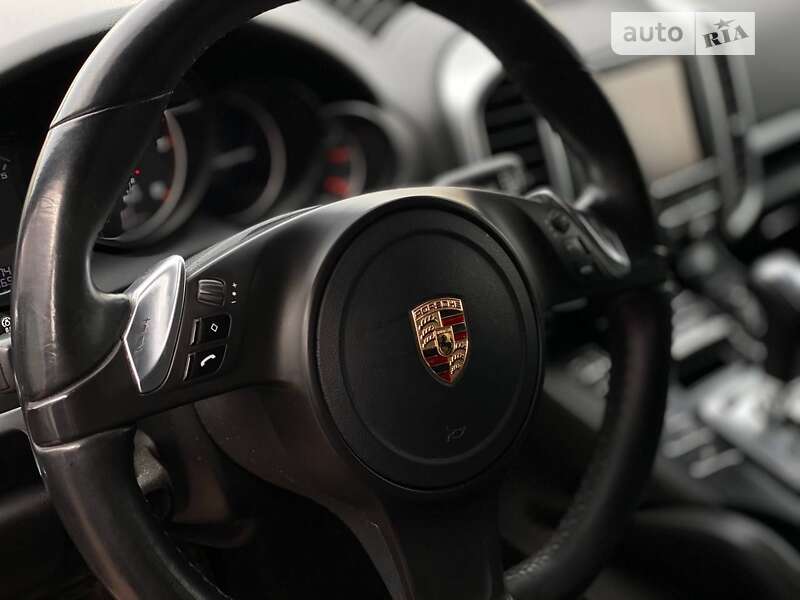 Позашляховик / Кросовер Porsche Cayenne 2012 в Кам'янському