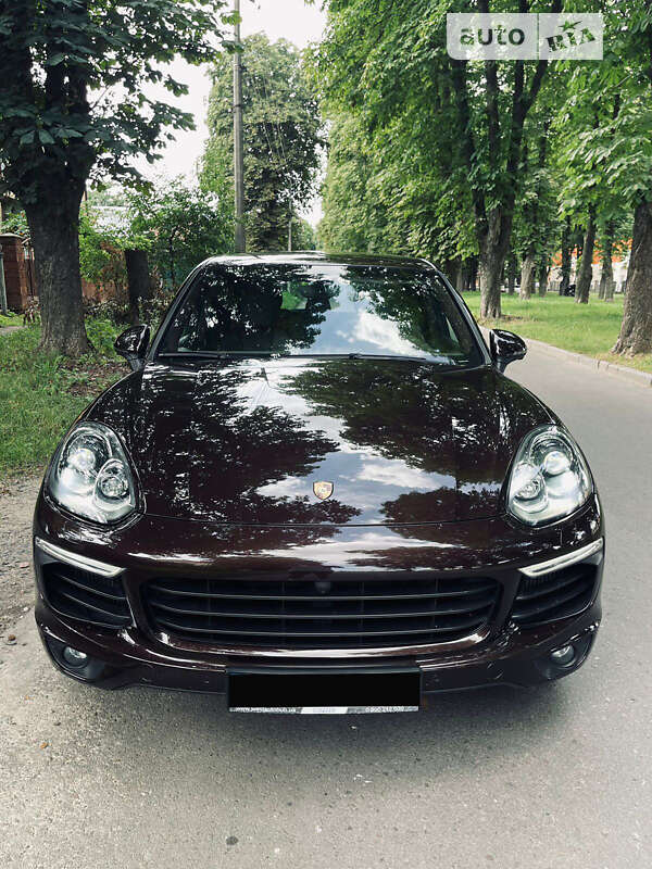 Внедорожник / Кроссовер Porsche Cayenne 2015 в Ровно