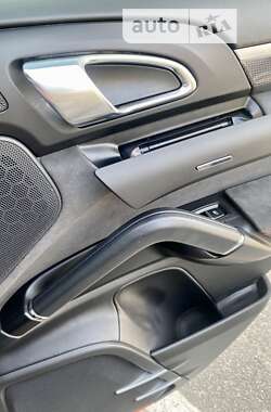 Внедорожник / Кроссовер Porsche Cayenne 2016 в 