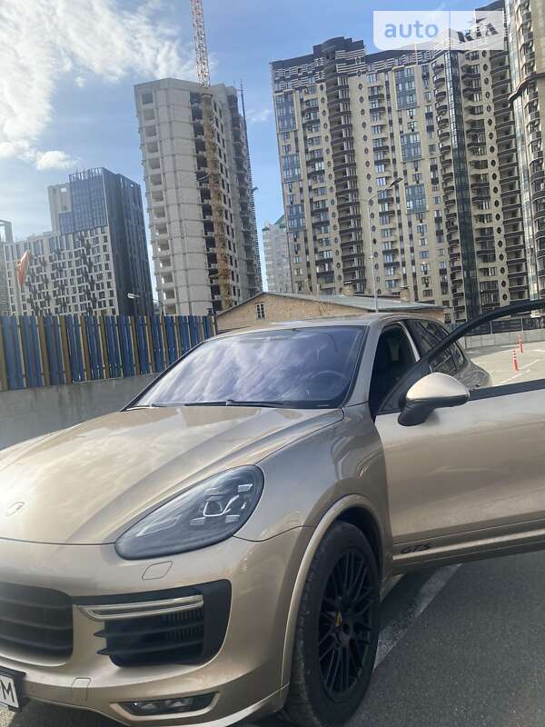 Позашляховик / Кросовер Porsche Cayenne 2016 в Києві