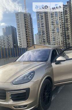 Внедорожник / Кроссовер Porsche Cayenne 2016 в Киеве