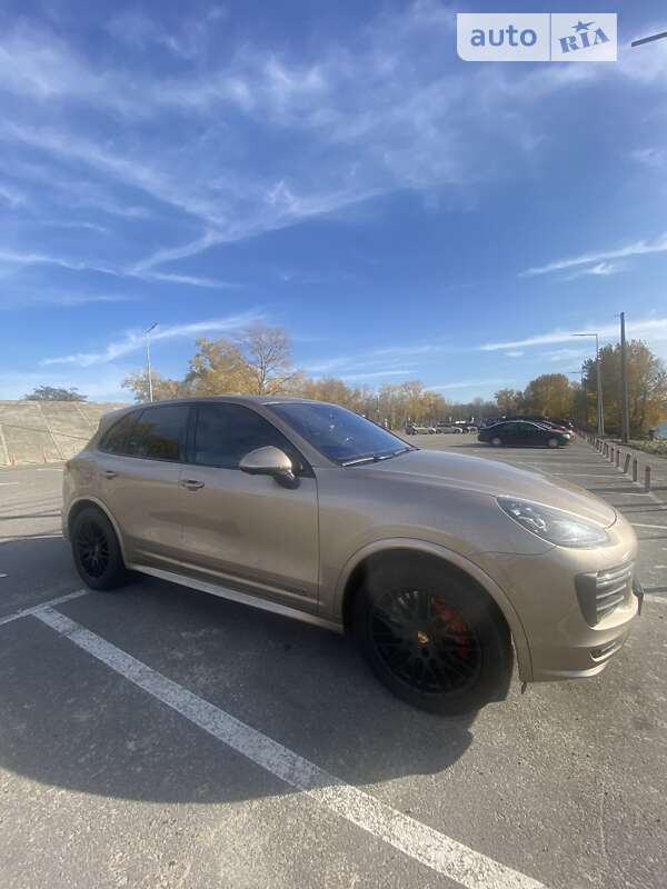 Позашляховик / Кросовер Porsche Cayenne 2016 в Києві