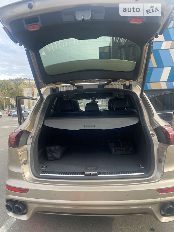 Позашляховик / Кросовер Porsche Cayenne 2016 в Києві