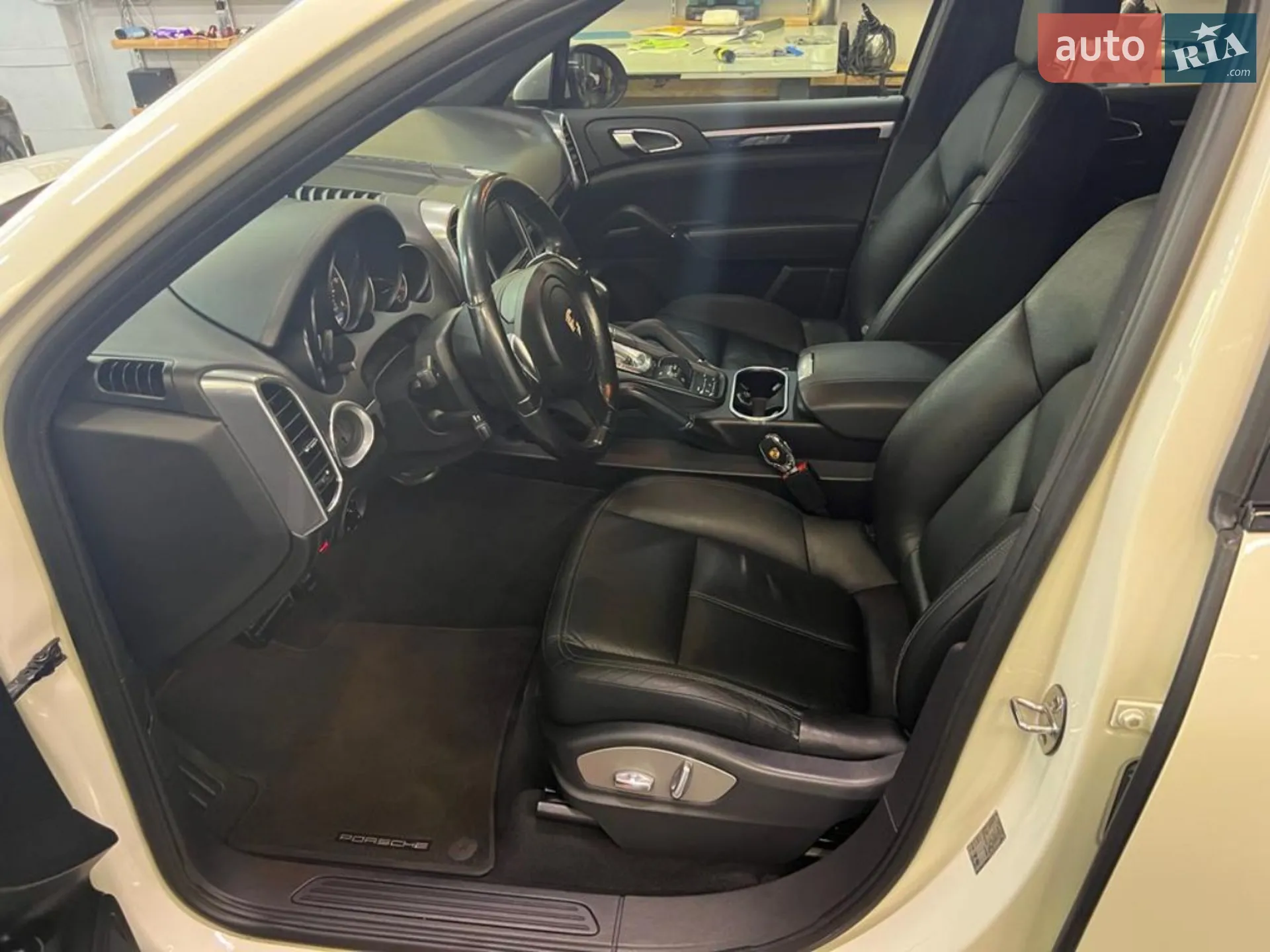 2010 Porsche Cayenne - мініатюра 21