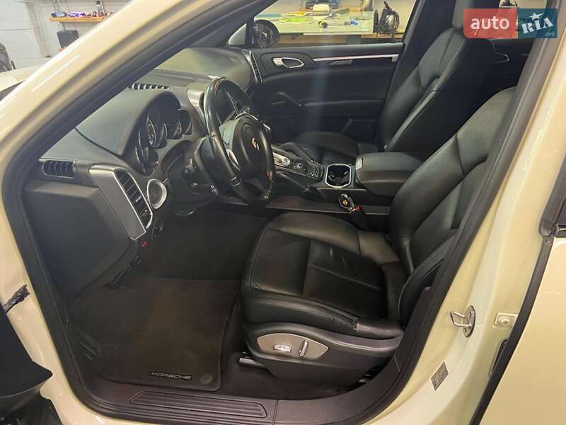 Внедорожник / Кроссовер Porsche Cayenne 2010 в Киеве