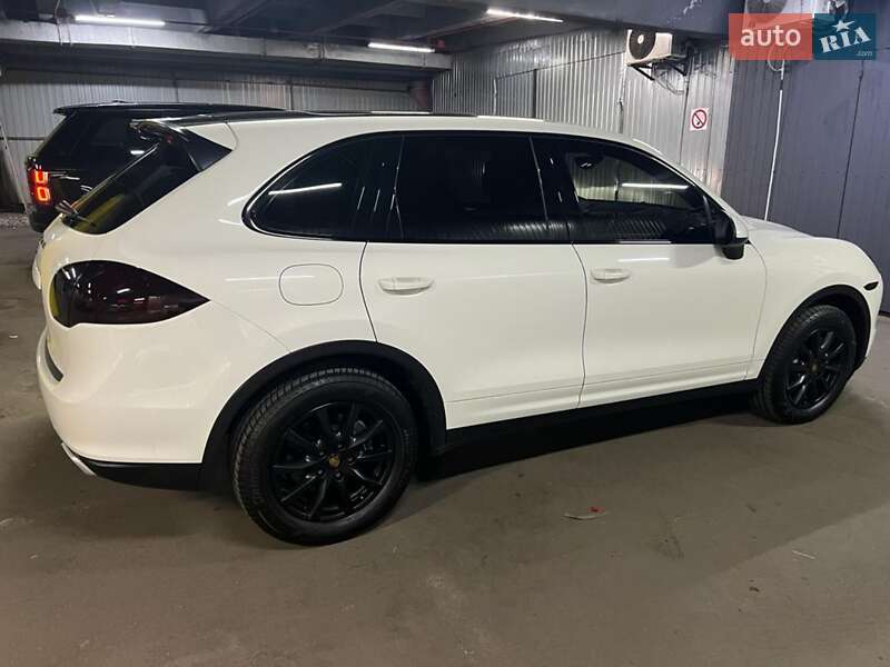 Внедорожник / Кроссовер Porsche Cayenne 2010 в Киеве