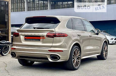 Внедорожник / Кроссовер Porsche Cayenne 2015 в Киеве