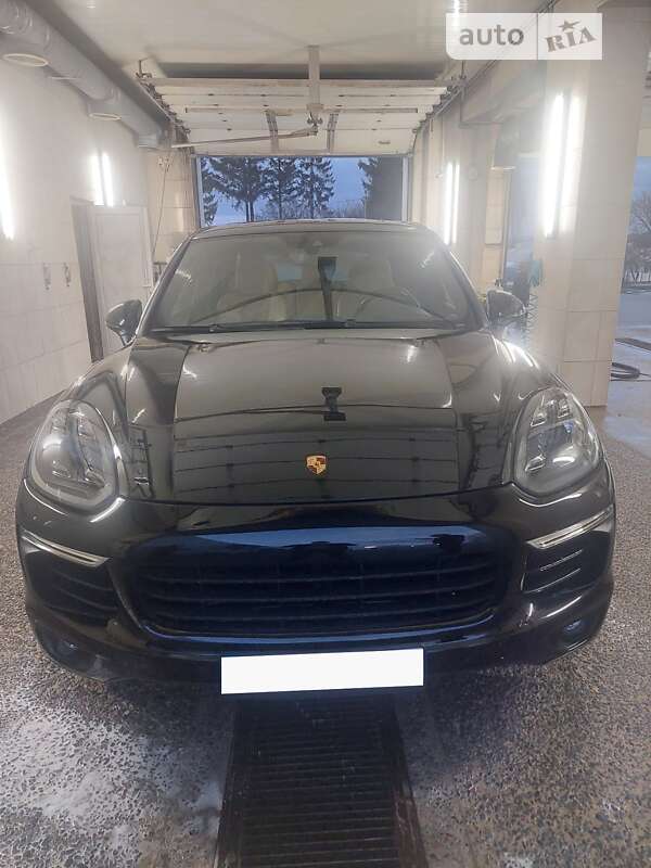 Внедорожник / Кроссовер Porsche Cayenne 2015 в Тернополе