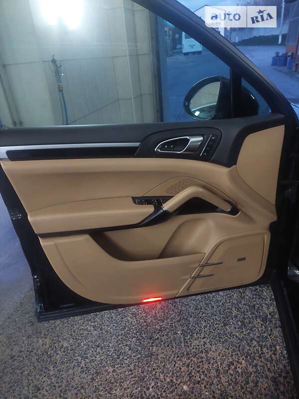 Внедорожник / Кроссовер Porsche Cayenne 2015 в Тернополе