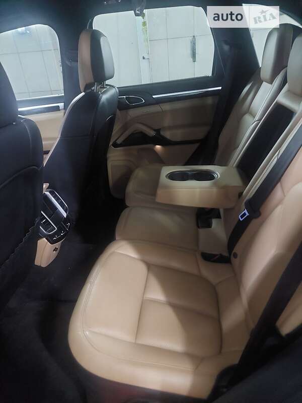 Внедорожник / Кроссовер Porsche Cayenne 2015 в Тернополе