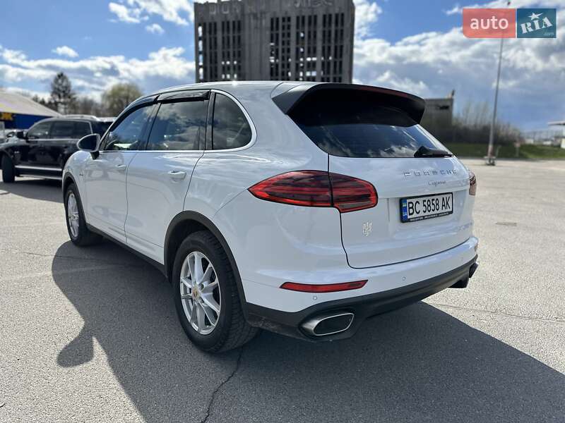 Внедорожник / Кроссовер Porsche Cayenne 2016 в Львове