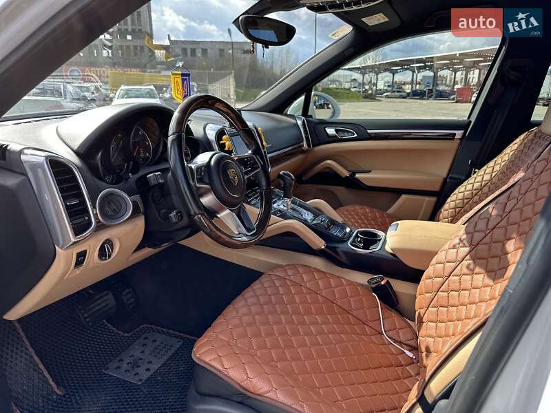 Внедорожник / Кроссовер Porsche Cayenne 2016 в Львове