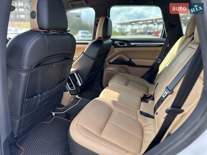 Внедорожник / Кроссовер Porsche Cayenne 2016 в Львове фото 28 Внедорожник / Кроссовер Porsche Cayenne 2016 в Львове