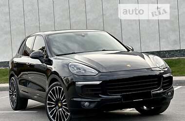 Внедорожник / Кроссовер Porsche Cayenne 2015 в Киеве