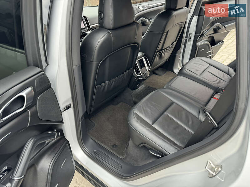 Внедорожник / Кроссовер Porsche Cayenne 2012 в Хмельницком