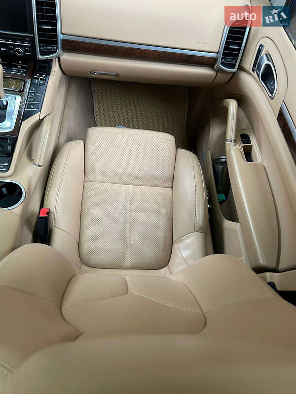 Позашляховик / Кросовер Porsche Cayenne 2012 в Дніпрі