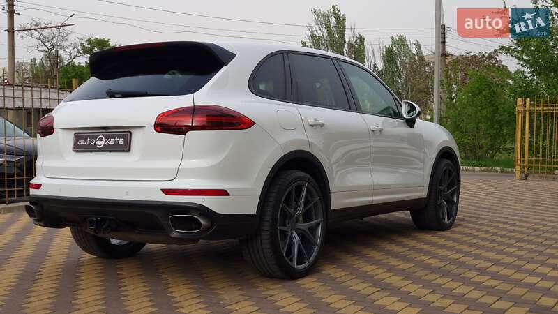 Внедорожник / Кроссовер Porsche Cayenne 2015 в Николаеве