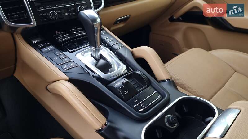 Внедорожник / Кроссовер Porsche Cayenne 2015 в Николаеве