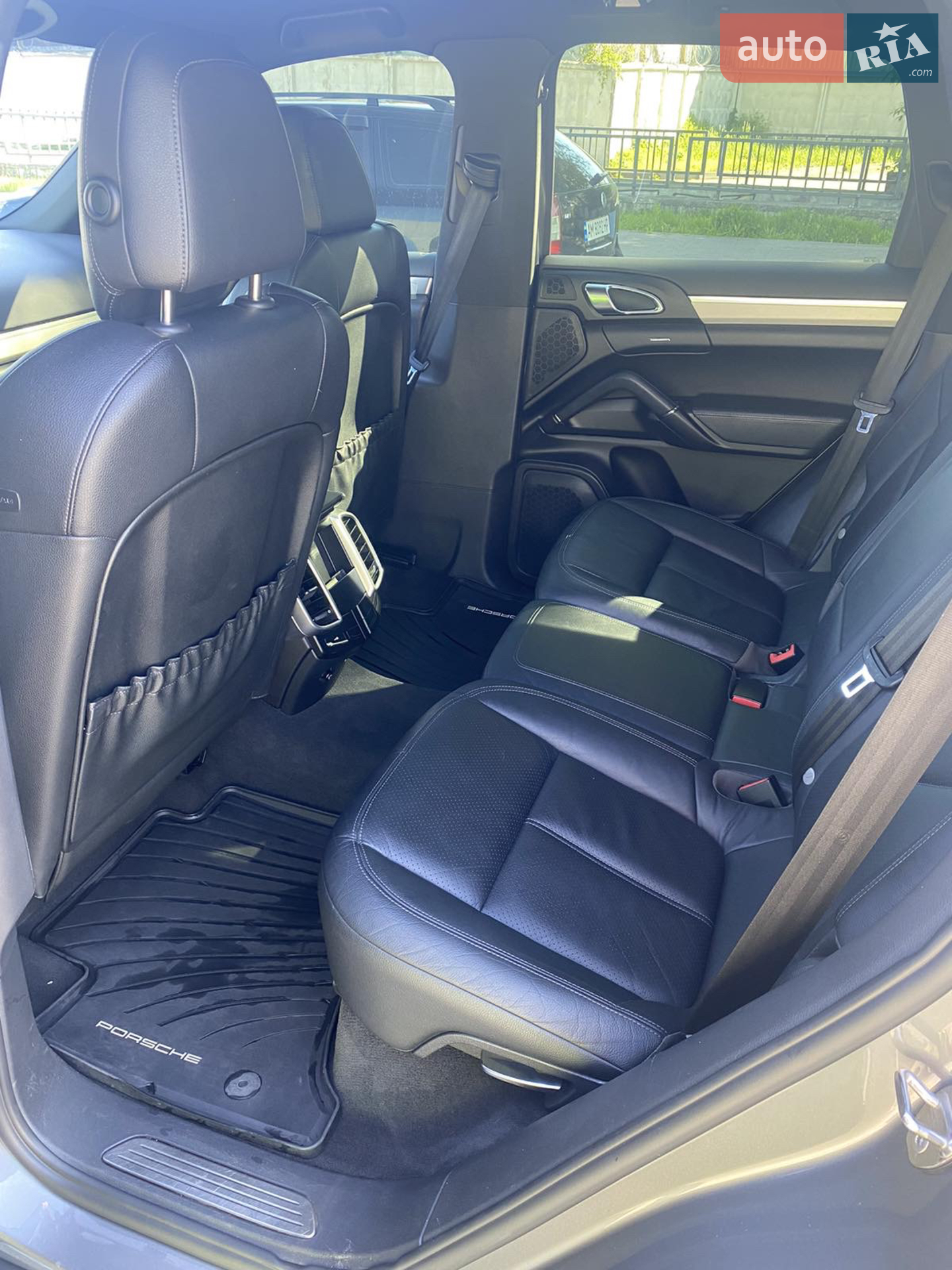 2010 Porsche Cayenne - мініатюра 2
