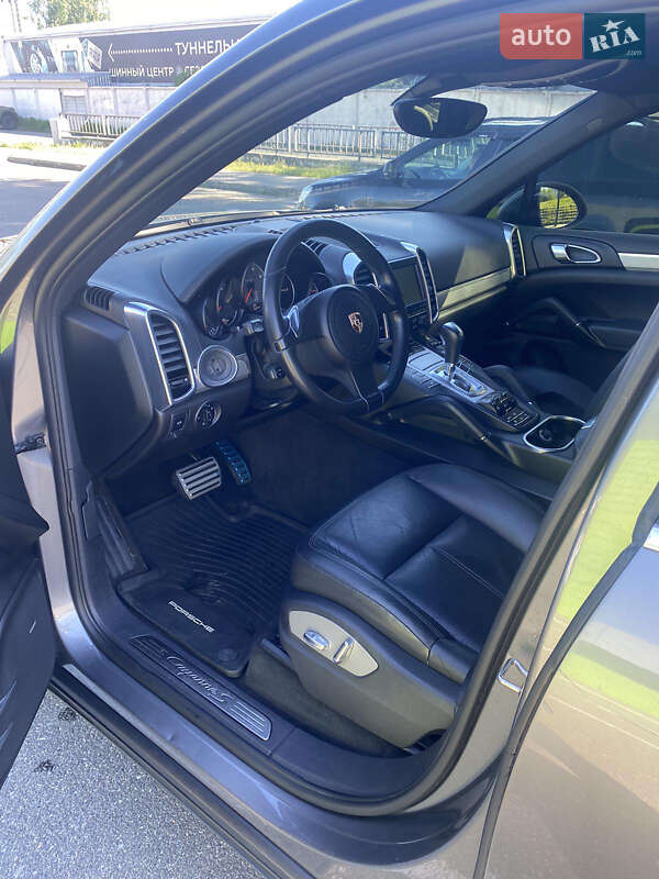 Внедорожник / Кроссовер Porsche Cayenne 2010 в 