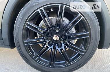 Позашляховик / Кросовер Porsche Cayenne 2012 в Павлограді