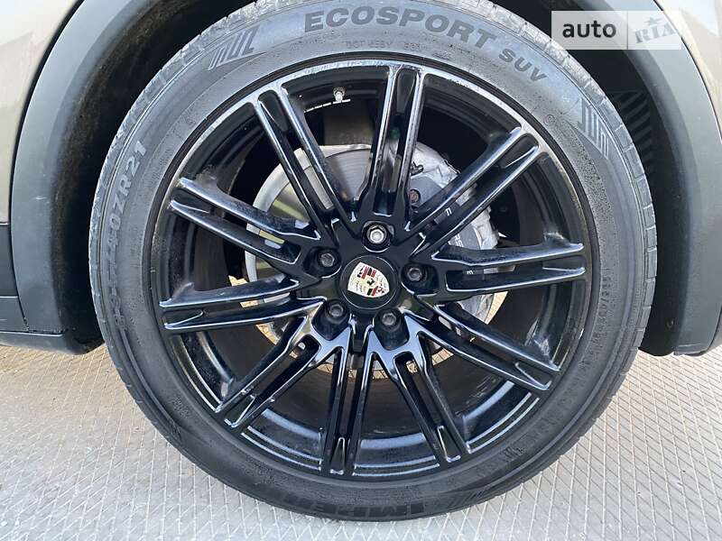 Позашляховик / Кросовер Porsche Cayenne 2012 в Павлограді