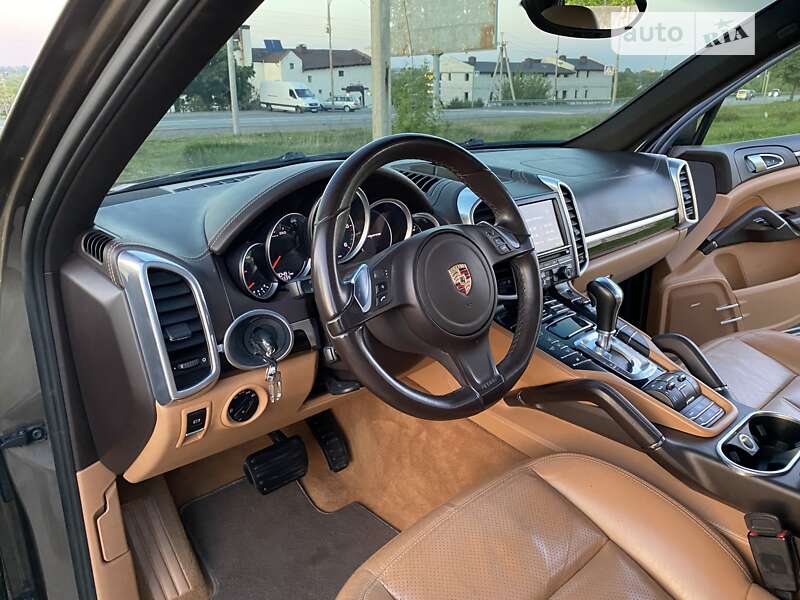 Позашляховик / Кросовер Porsche Cayenne 2012 в Павлограді